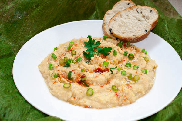 Classic hummus
