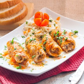 Pork rolls with flavored sauce