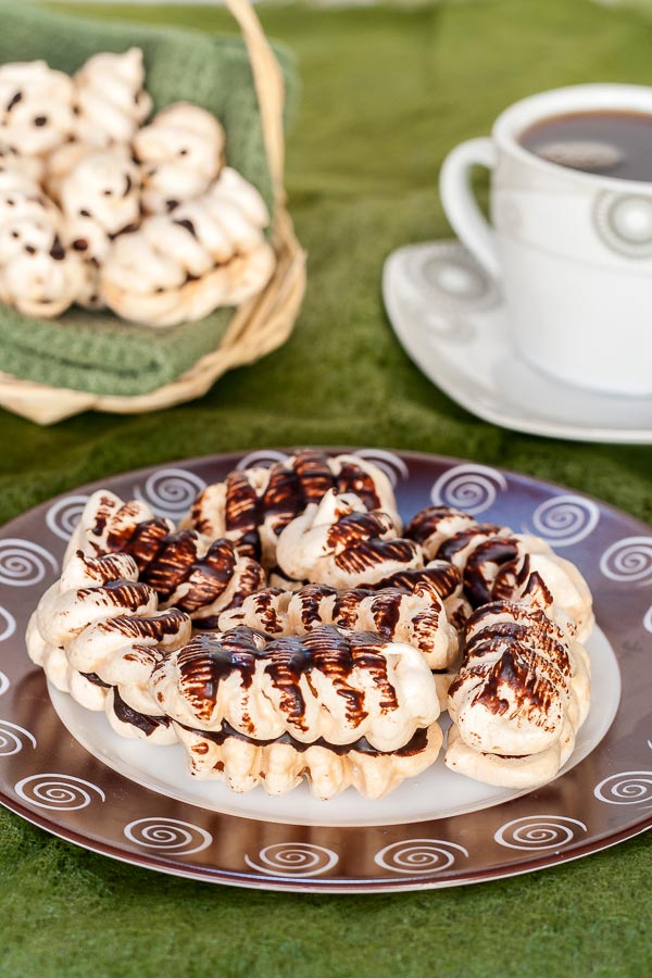 Easy to make, crispy meringue cookies that will melt in your mouth, like little clouds of chocolate
